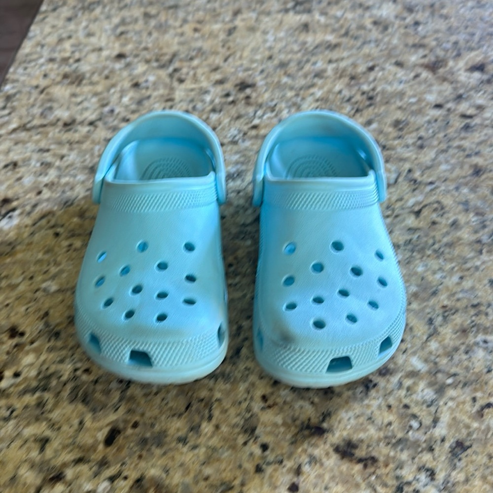 Girls blue crocs size J5 - Picture 1 of 4